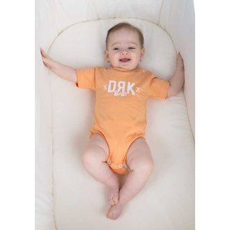 Dorko DRK mintával nyomott rövid ujjú baba body Dorko DRK mintával nyomott rövid ujjú baba body