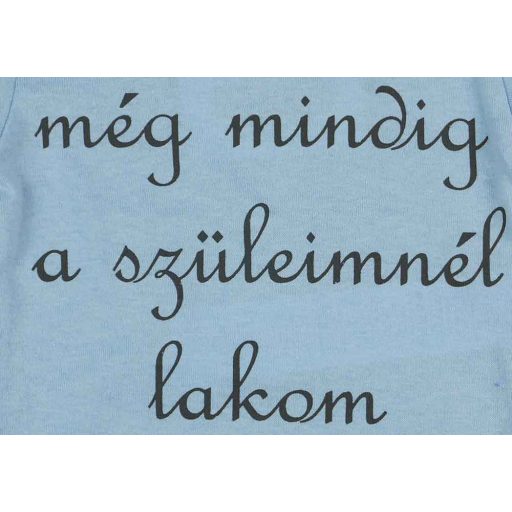 Rövid ujjú "még mindig a szüleimnél lakom" feliratos baba body