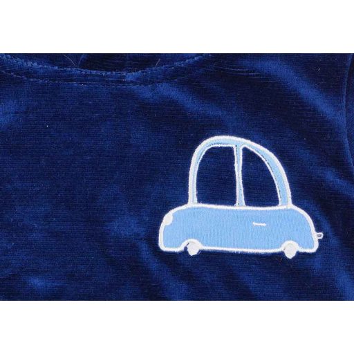 Plüss baba kisfiú szabadidő szett autós mintával