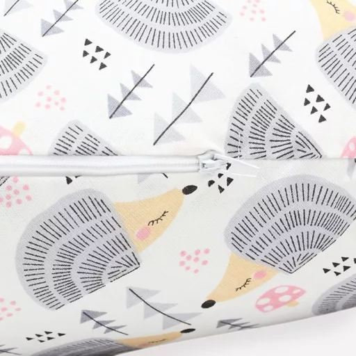 Scamp Félhold szoptatós párna pamutvászon huzattal - Színes szívecskék