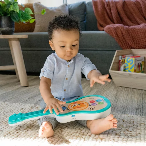 Baby Einstein Zenélő fajáték ukulele Magic Touch HAPE - 6hó+