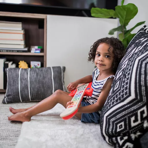 Baby Einstein Fa zenélő játék gitár Together in Tune Guitar™ Connected Magic Touch™ HAPE - 