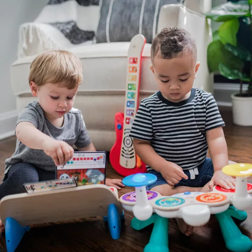 Baby Einstein Fa zenélő játék gitár Together in Tune Guitar™ Connected Magic Touch™ HAPE - 