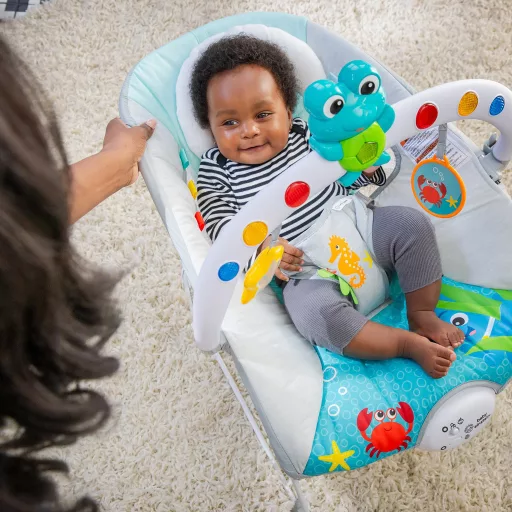 Baby Einstein Zenélő rezgő pihenőszék fényekkel Kick to It Neptune 9 kg-ig