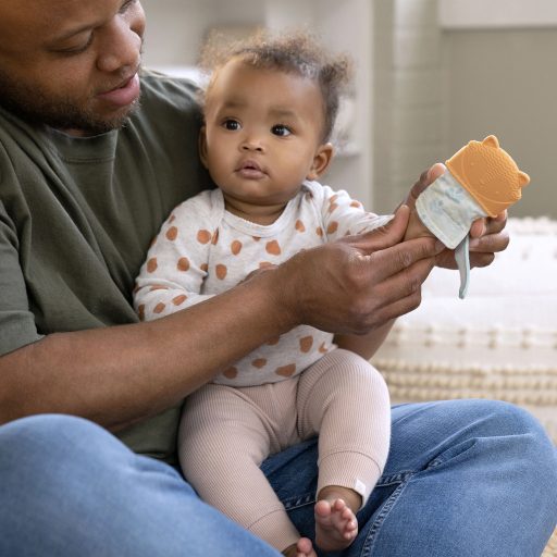 INGENUITY Rágóka kesztyűvel róka Kitt BPA-mentes 3m+ - narancssárga