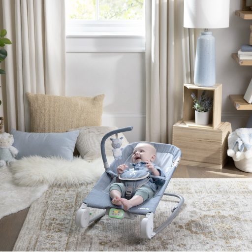 Ingenuity Rezgő masszázs pihenőszék dallamokkal, Happy Belly™, Rock-to-Bounce, Chambray, 0 hó