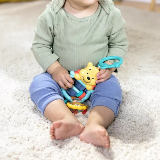 Bright Starts Játék C gyűrűn aktív Winnie the Pooh Busy Bear™ 0m+