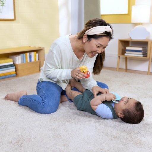 Bright Starts Rágóka csörgővel Micimackó Hunny & Shake 2db, 0m+