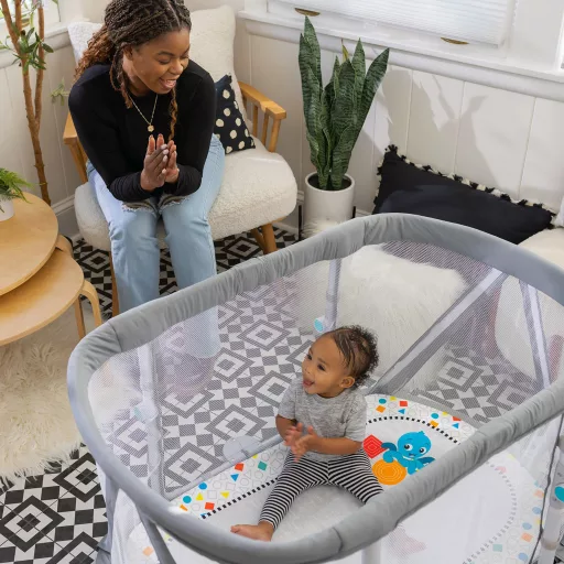 Baby Einstein Kiságy járókával és zongorával 3in1 Kick & Snooze - 0hó+
