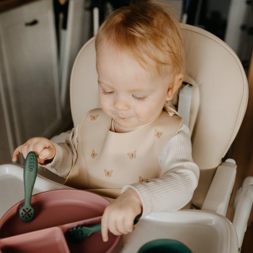 Petite&Mars Szilikon előke Take&Match Velvet Latte 6m+