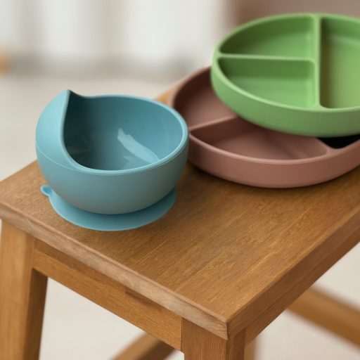 Petite&Mars Szilikon tál tapadókoronggal Take&Match Sweet Pea 6m+