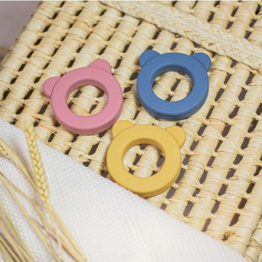 Petite&Mars Beary Szilikon rágóka csörgővel, Intense Ochre, 0 hó+