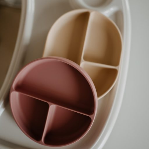 Petite&Mars Szilikon osztott tányér, kerek Take&Match Frosted Sky 6m+