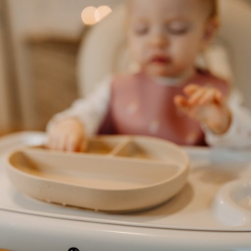 Petite&Mars Szilikon osztott ovális tányér, Take&Match, Misty Green, 6 hó+