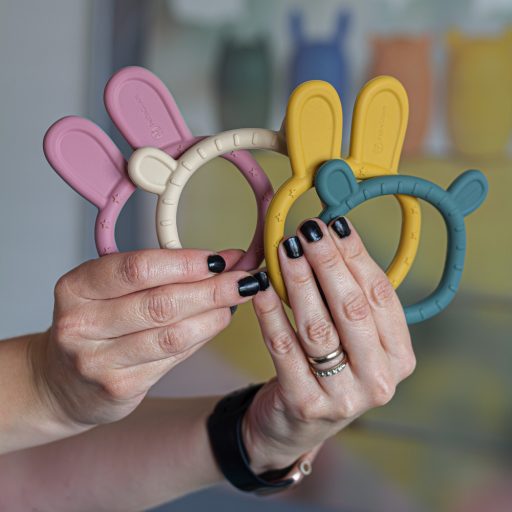 Petite&Mars Szilikon rágóka, Bunny, Dusty Rose, 0 hó+