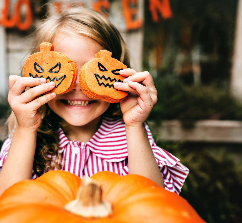 Fedezd fel a legjobb Halloween tippeket kisgyerekekkel! Dekorációk, jelmezek, játékok és biztonsági tanácsok a Babatappancs webáruháztól.